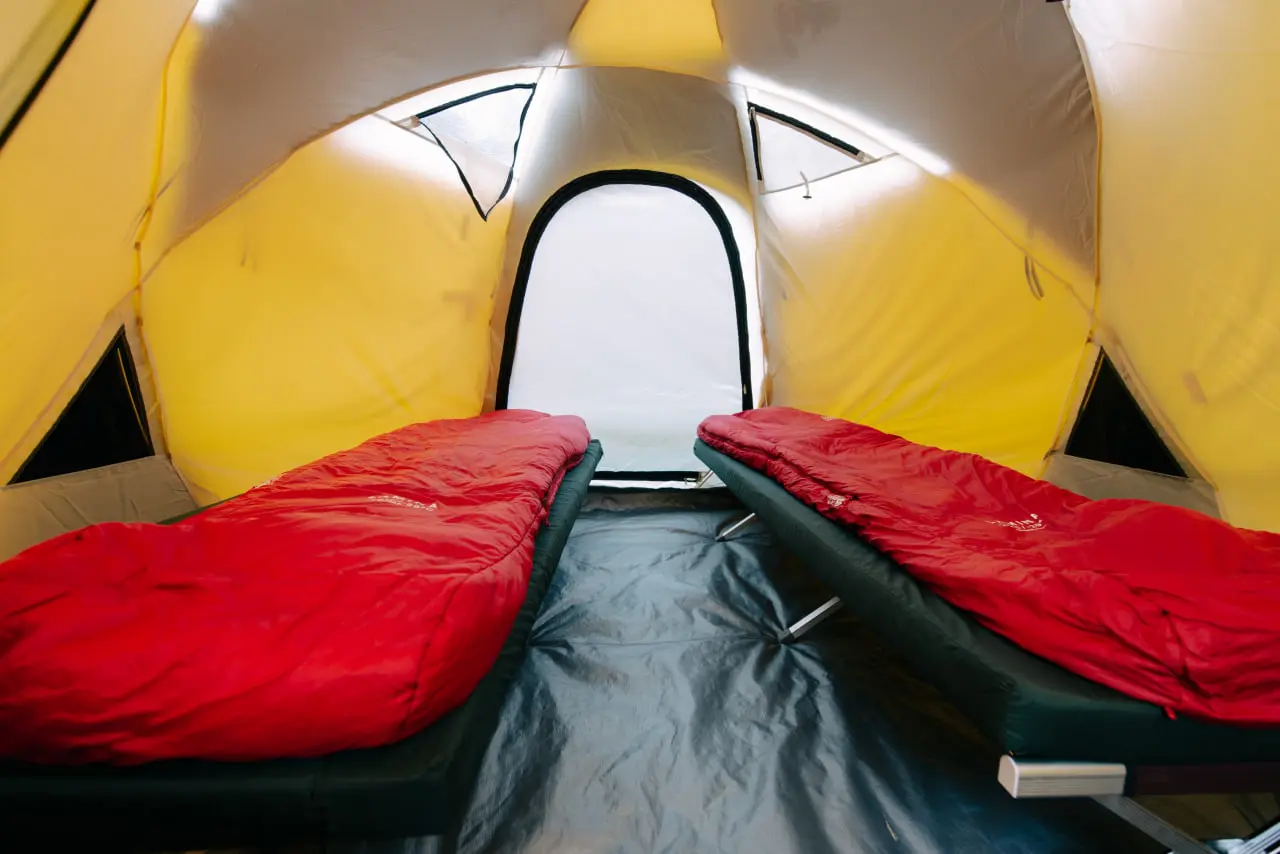 Wnętrze namiotów premium typu walk-in Altezza Travel